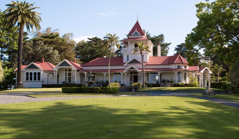Iconic luxury lodge comes to market