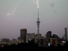 How does the Sky Tower handle a lightning strike?