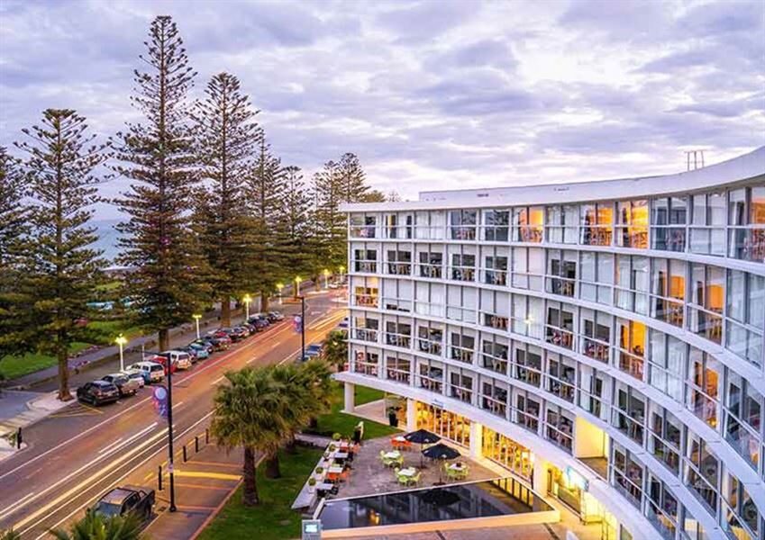 Easing Covid restrictions restarts hotel recovery – report