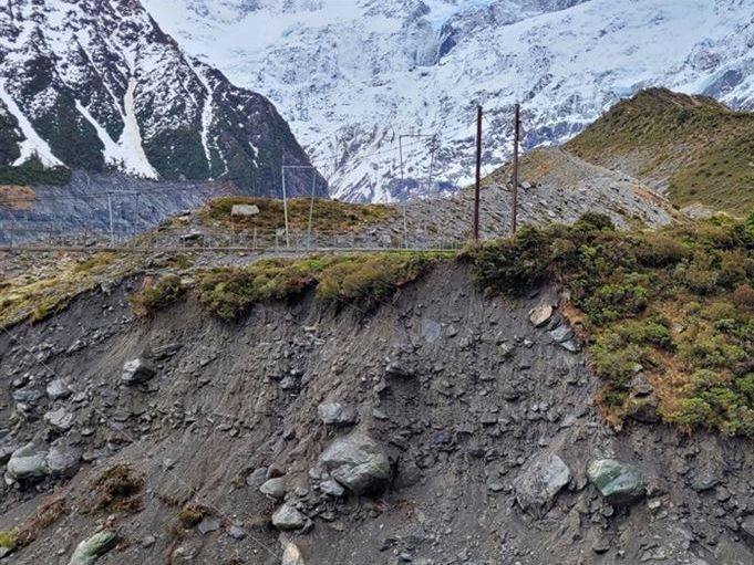 Hooker Valley Track reopens