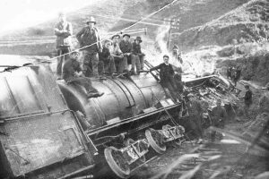 Memorial marks 100 years since passenger train derailment